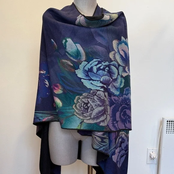 🌸 Floral Print Cape – One Size - Picture 4 of 6